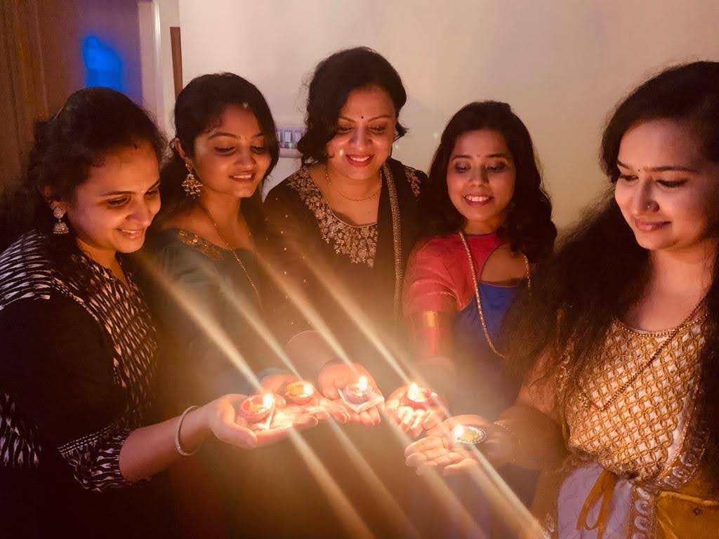 teams celebrating Diwali celebration, best gifts for Diwali, global gifting for Diwali Festival, Diwali Festival in India,